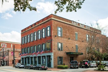 15 Closest Hotels To River Street In Savannah