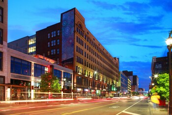 15 Closest Hotels To Cleveland Convention Center In 15 Closest Hotels To Cleveland Convention Center In