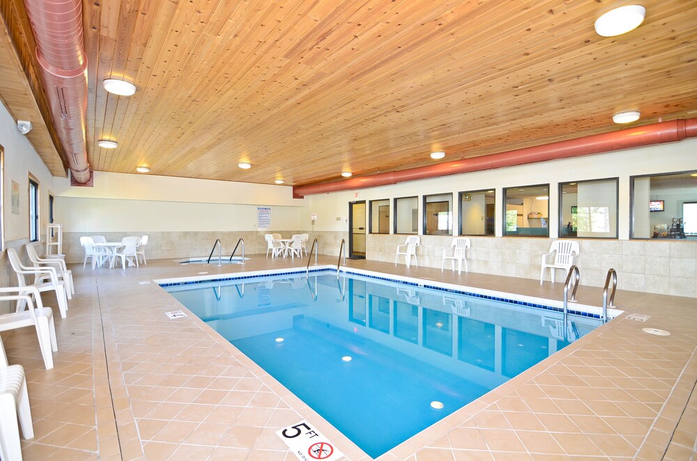Book Amerivu Inn And Suites Hayward Wi In Hotels
