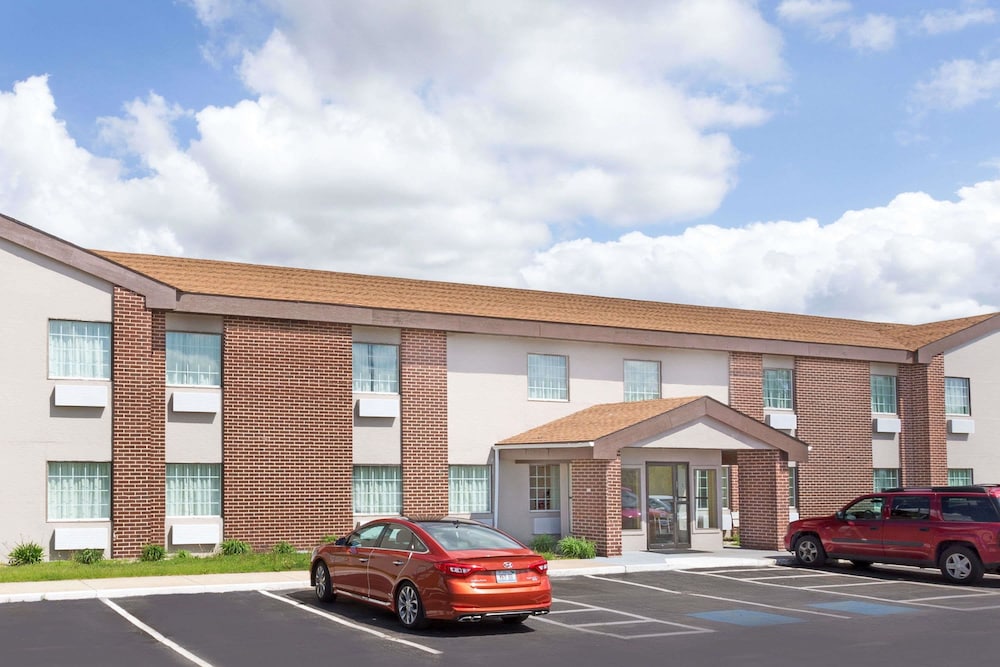 Book Baymont By Wyndham Beloit In Hotels Baymont By Wyndham Beloit