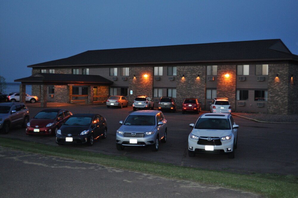 Book The Washburn Inn On Lake In Hotels