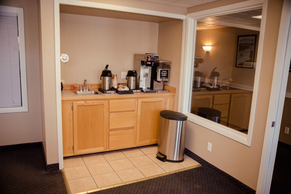 Book The Washburn Inn On the Lake in Washburn