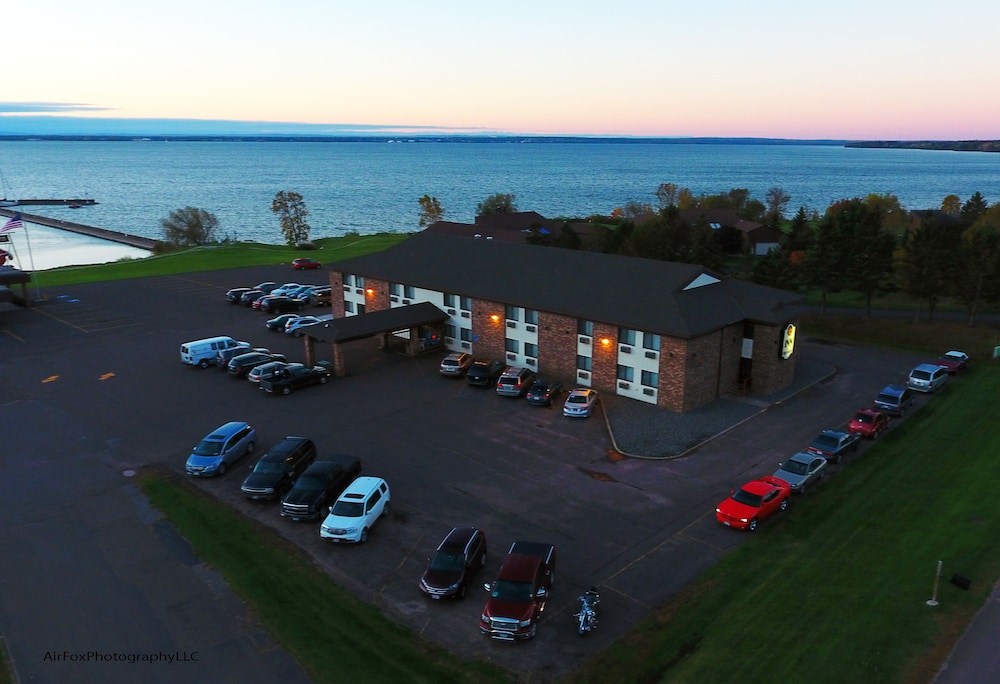 Book The Washburn Inn On Lake In Hotels The Washburn Inn On Lake