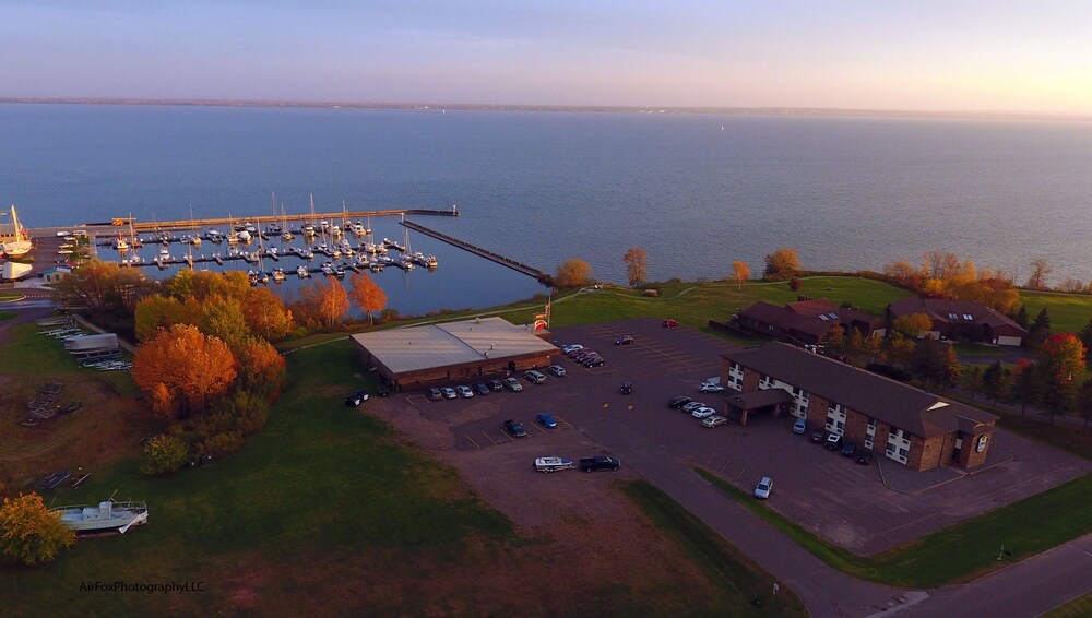 Book The Washburn Inn On Lake In Hotels