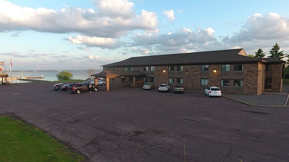 Book The Washburn Inn On Lake In Hotels