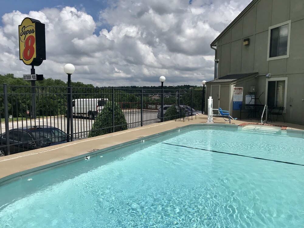 Book Super 8 By Wyndham Hannibal In Hannibal Hotelscom