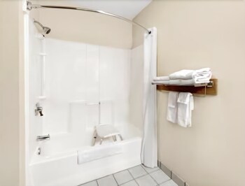 Book Super 8 By Wyndham Chamberlain Sd In Hotels Super 8 By Wyndham Chamberlain Sd Bathroom