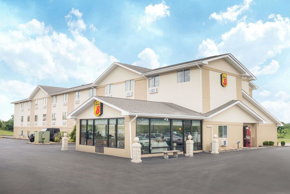Book Super 8 By Wyndham Corbin London Ky In Hotels Super 8 By Wyndham Corbin London Ky