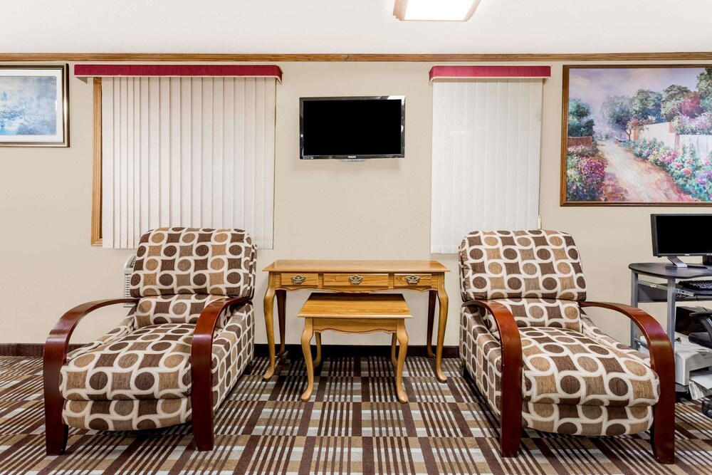 Book Super 8 Lexington Ne In Hotels Super 8 Lexington Ne Lobby
