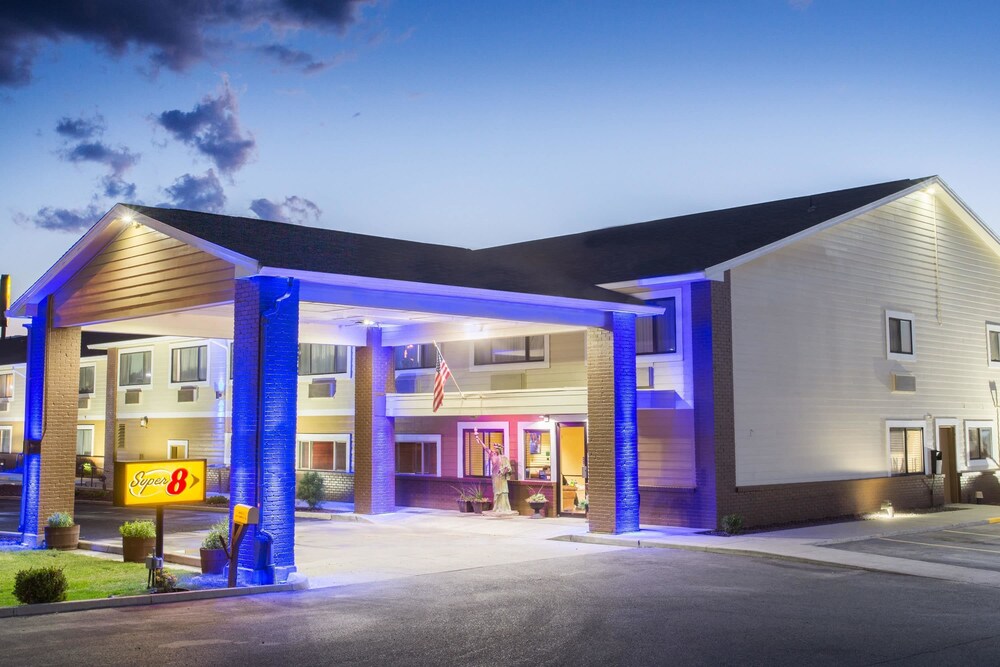 Book Super 8 By Wyndham Baker City In Hotels Super 8 By Wyndham Baker City