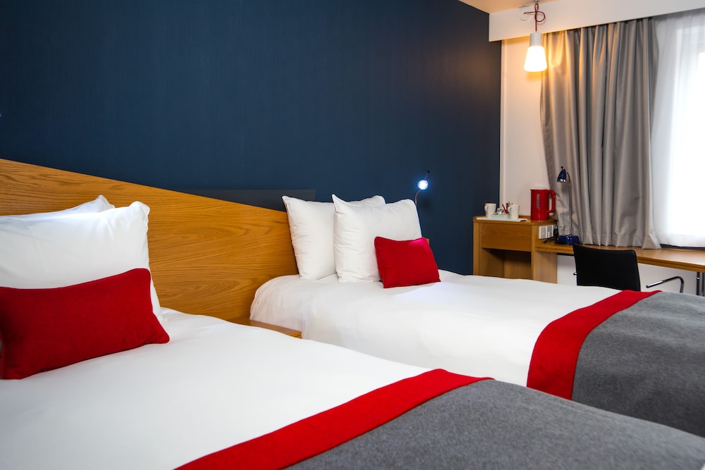 Holiday Inn Express Gloucester South M5 Jct 12 Info Holiday Inn Express Gloucester South M5 Jct 12 Room