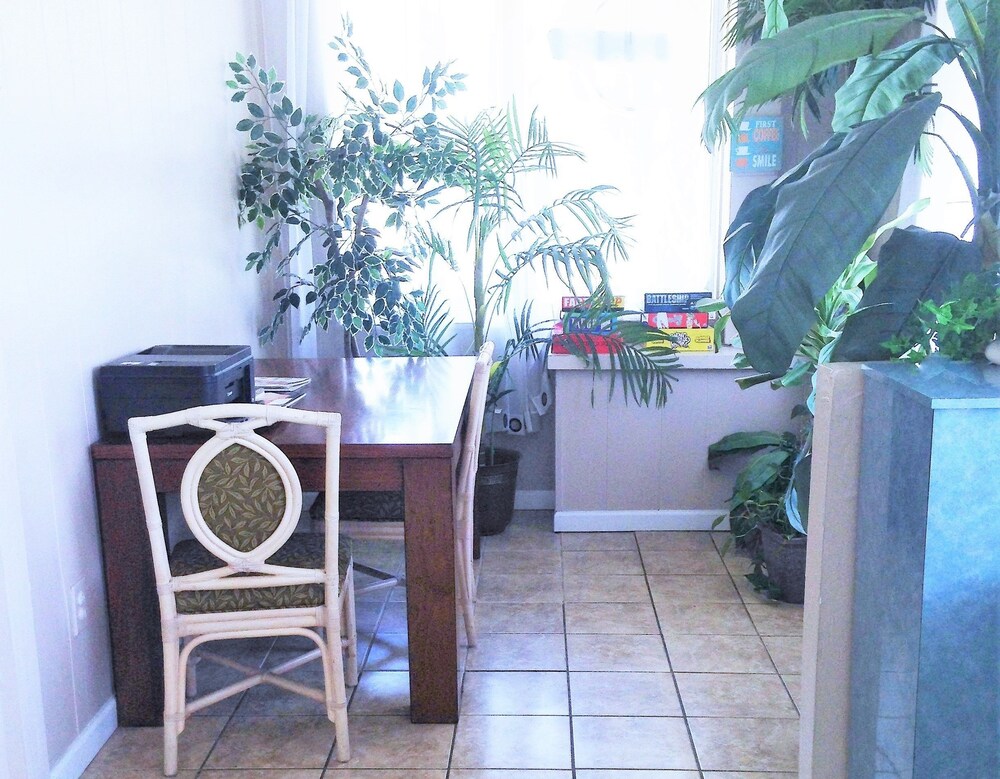 Book Micanopy Inn In Hotels Micanopy Inn Interior Entrance
