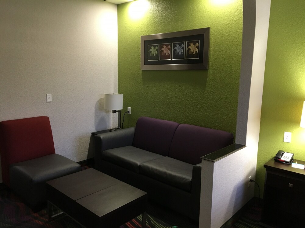 Book Days Inn Suites By Wyndham Bonita Springs North Naples In Bonita Springs Hotels Com