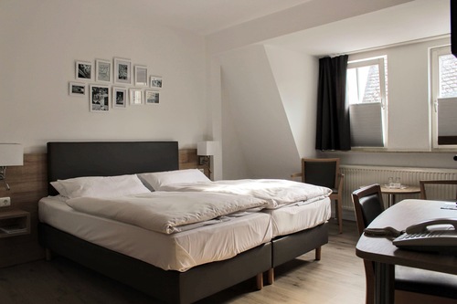 Hotel Zum Baeren Ruedesheim Am Rhein Germany Ruedesheim Am Rhein Hotel Discounts Hotels Com