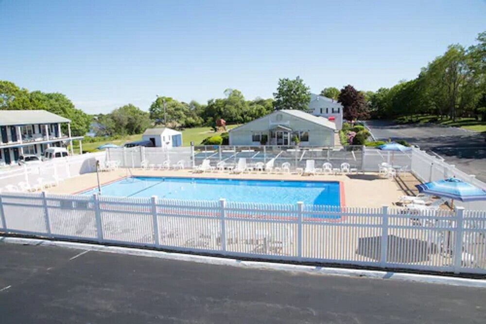 Book Tidewater Inn In West Yarmouth Hotelscom