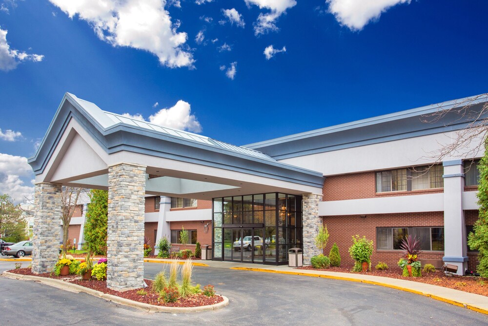 Book Baymont By Wyndham Madison West Middleton Wi In Baymont By Wyndham Madison West Middleton Wi Hotel Front