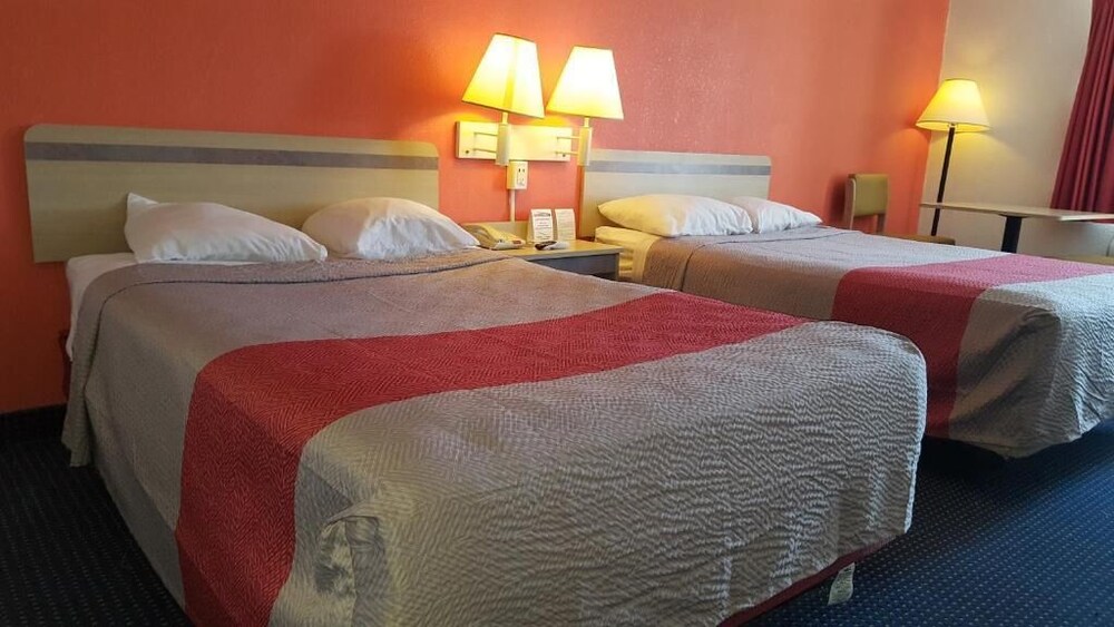 Book Red Carpet Inn In Gibbstown Hotels Com