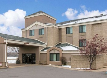 Top 10 Hotels In Woodhaven Michigan