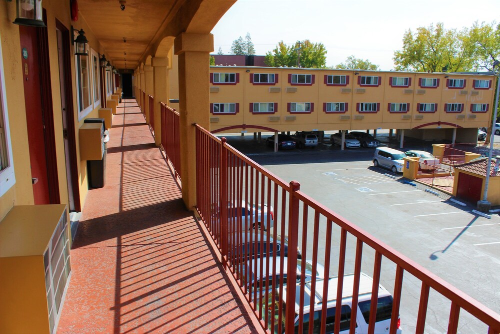 Book Red Lion Inn Suites Sacramento Midtown In Red Lion Inn Suites Sacramento Midtown Exterior
