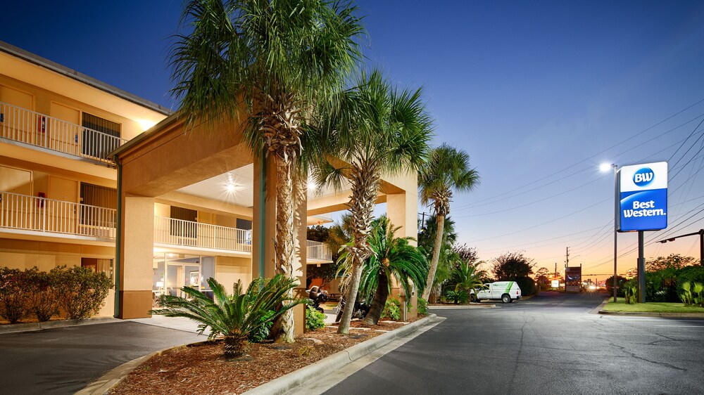 Book Best Western Navarre Waterfront In Hotels Best Western Navarre Waterfront