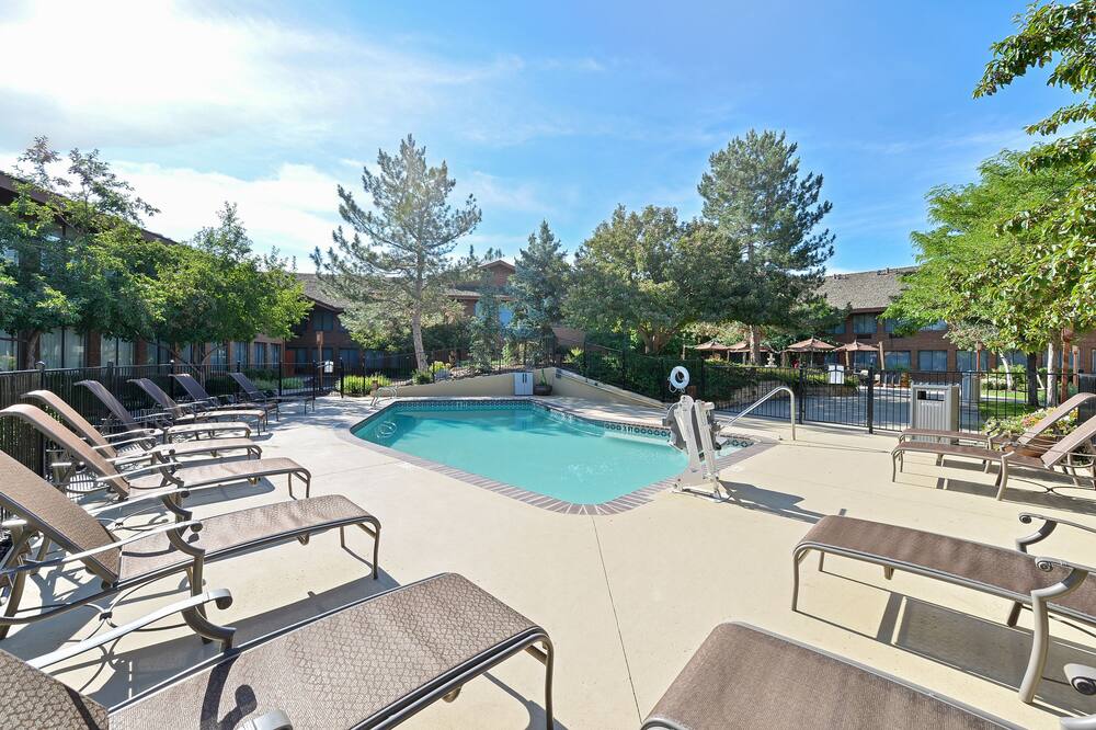 Book Best Western Plus Plaza Hotel in Longmont | Hotels.com