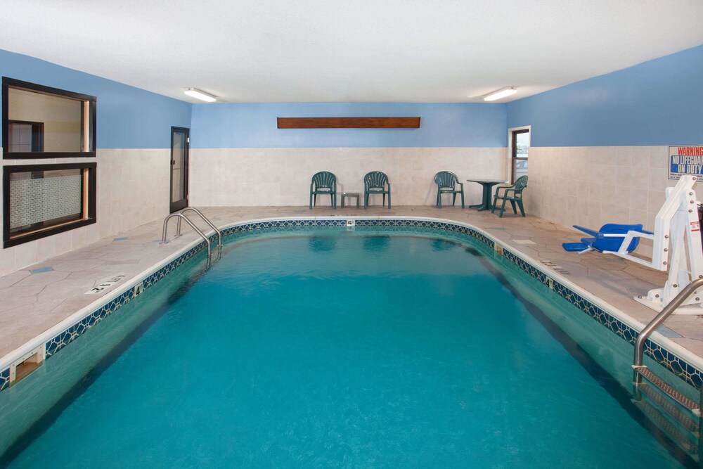Book Baymont By Wyndham Morton In Hotels Baymont By Wyndham Morton Pool