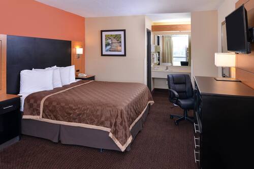Book Americas Best Value Inn Collinsville St Louis In Collinsville Hotels Com Book Americas Best Value Inn Collinsville St Louis In Collinsville Hotels Com