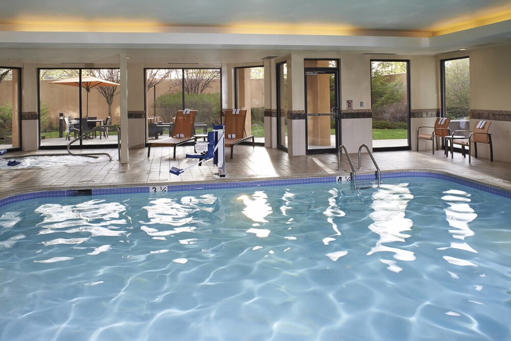 Book Courtyard By Marriott Detroit Utica In Utica Hotelscom