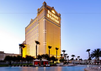 15 Closest Hotels To Sam Boyd Stadium In Whitney