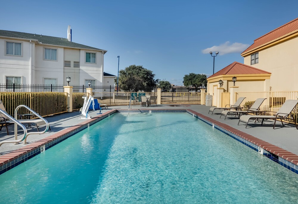 Book Red Roof Inn Terrell In Terrell Hotels Com