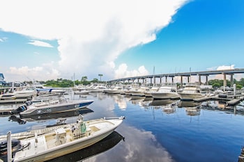 Top 10 Myrtle Beach Hotels Last Minute Room Deals Picture Of Harbourgate Marina Club By Oceana Resorts In North Myrtle Beach