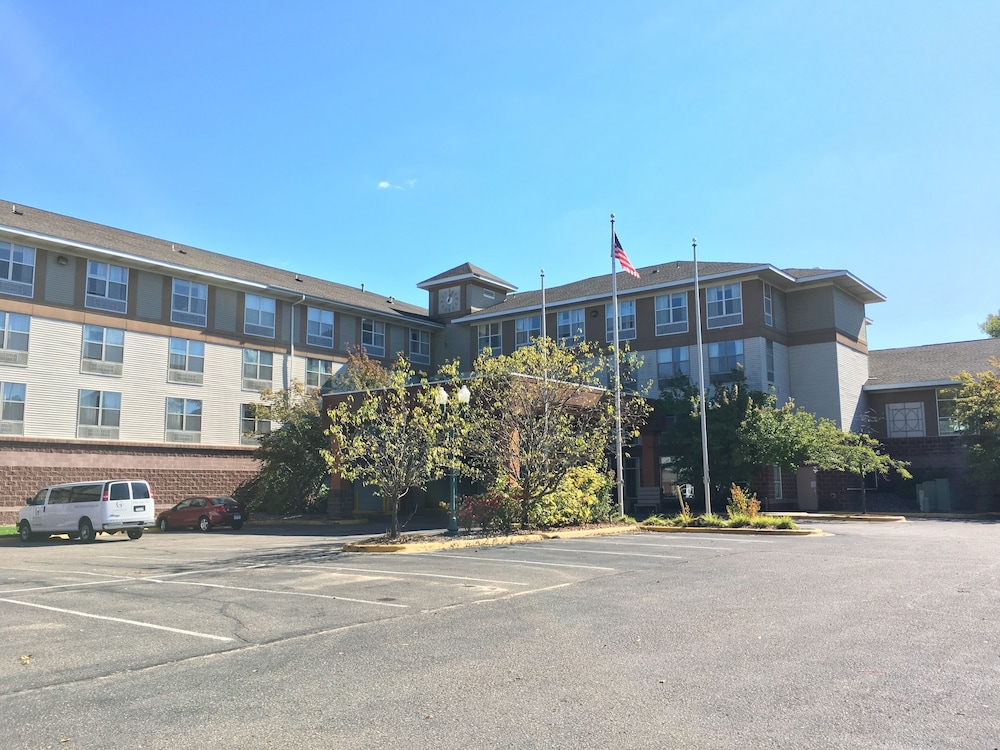 Book Norwood Inn Suites In Chaska Hotels Norwood Inn Suites Chaska