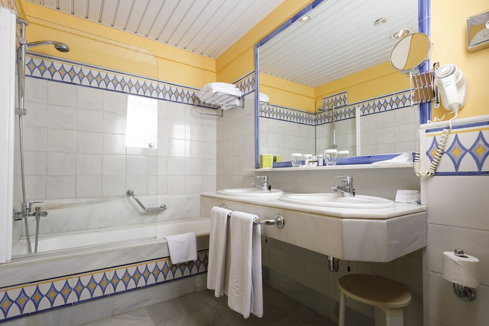 Book Hotel Guadacorte Park In Los Barrios Hotels Com