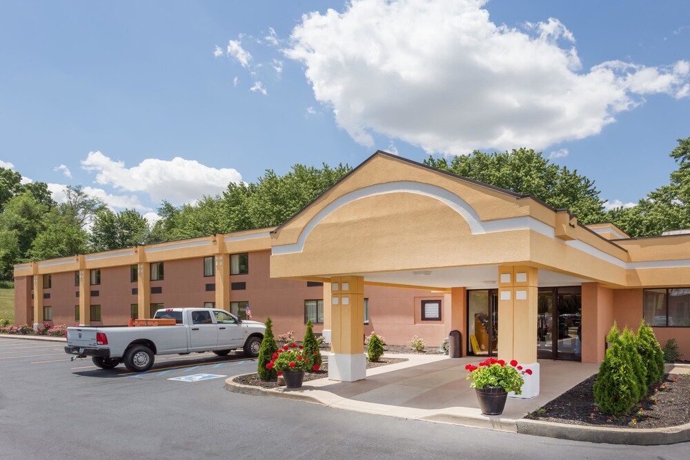Book Super 8 By Wyndham Logansport In Hotels Super 8 By Wyndham Logansport