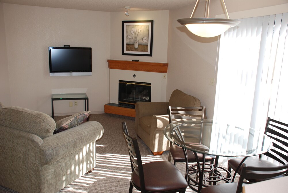 Book The Commons Hotel Suites Denver Tech Center In Englewood The Commons Hotel Suites Denver Tech Center Englewood