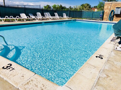 hotels in littleton co with outdoor pool
