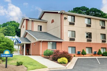 Hotels In Litchfield From 131 Night
