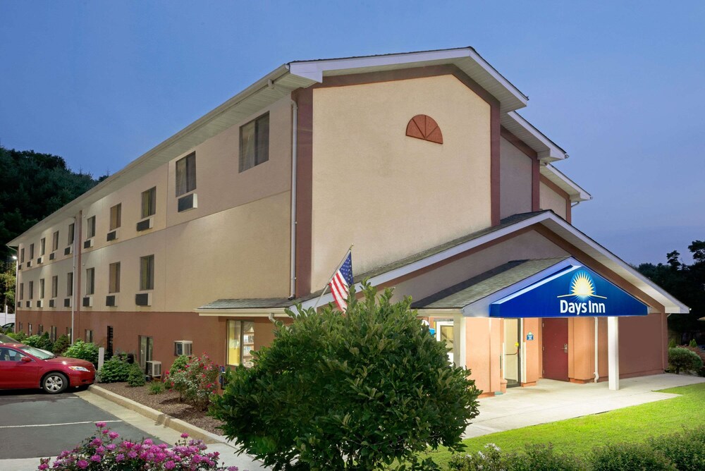 Book Days Inn By Wyndham Torrington In Hotels