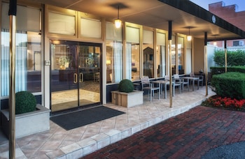 Mynd af Bethesda Court Hotel í Bethesda
