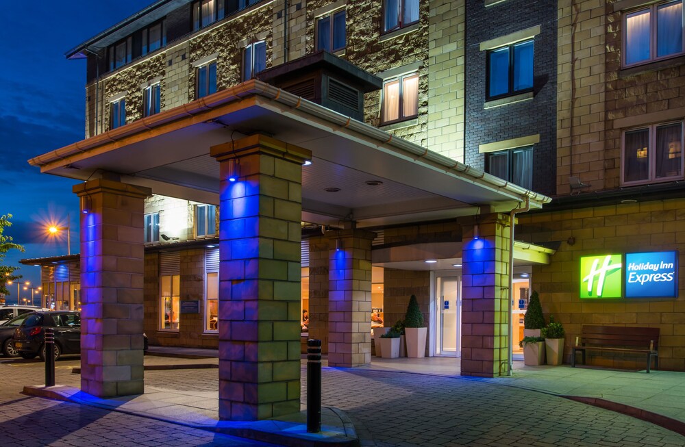 Holiday Inn Express Edinburgh Leith Waterfront Edinburgh United Kingdom Edinburgh Hotel Discounts Hotels Com