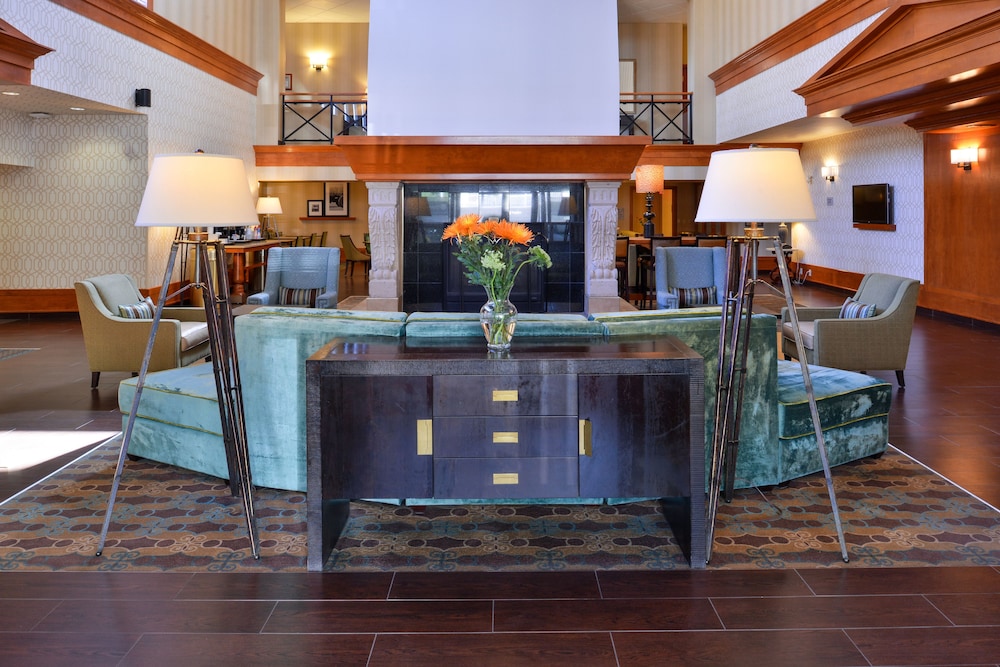 Book Hampton Inn Suites By Hilton Calgary University Northwest Hampton Inn Suites By Hilton Calgary University Northwest Interior Entrance