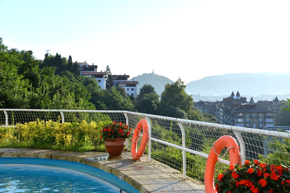 Book Hotel Avenida In San Sebastian Hotels Com