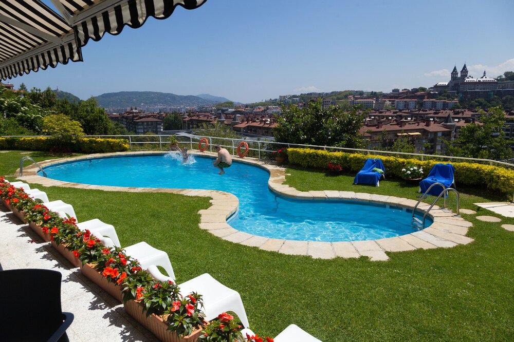 Hotel Avenida In San Sebastian Hotels Com