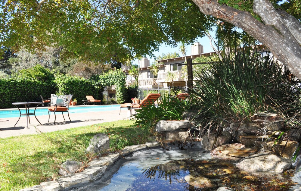 Book Carmel Valley Lodge And Resort In Carmel Valley Hotelscom