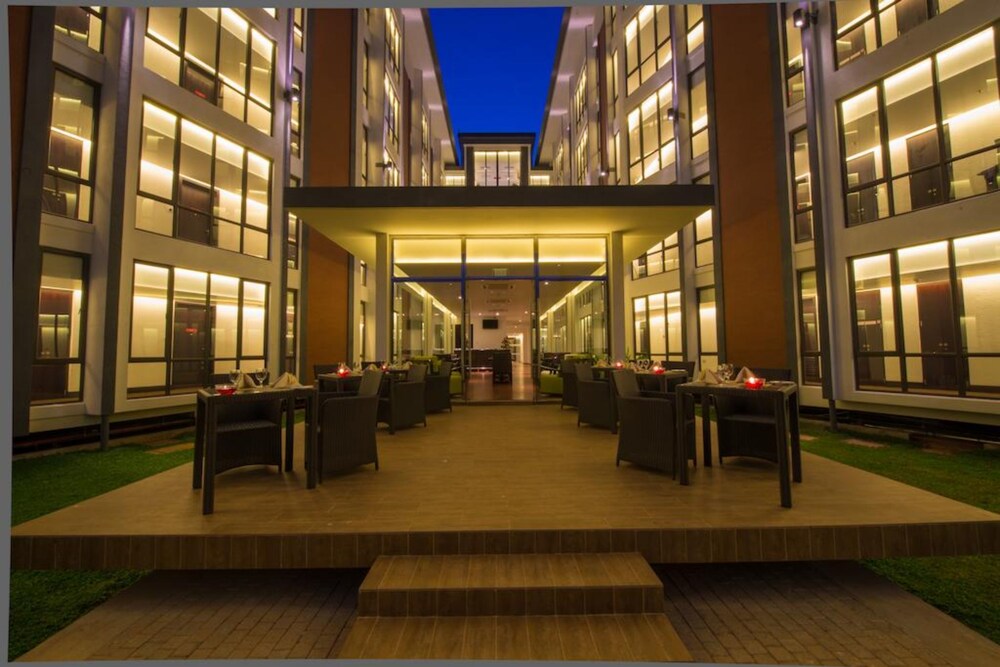 Book The Gateway Hotel Airport Garden Colombo in Seeduwa Katunayake
