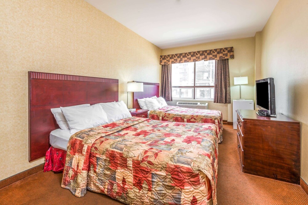 Book Howard Johnson By Wyndham Toronto Downtown West In Toronto Hotels Com