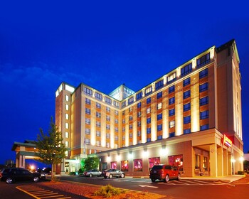 15 Closest Hotels To The Lynn Auditorium In