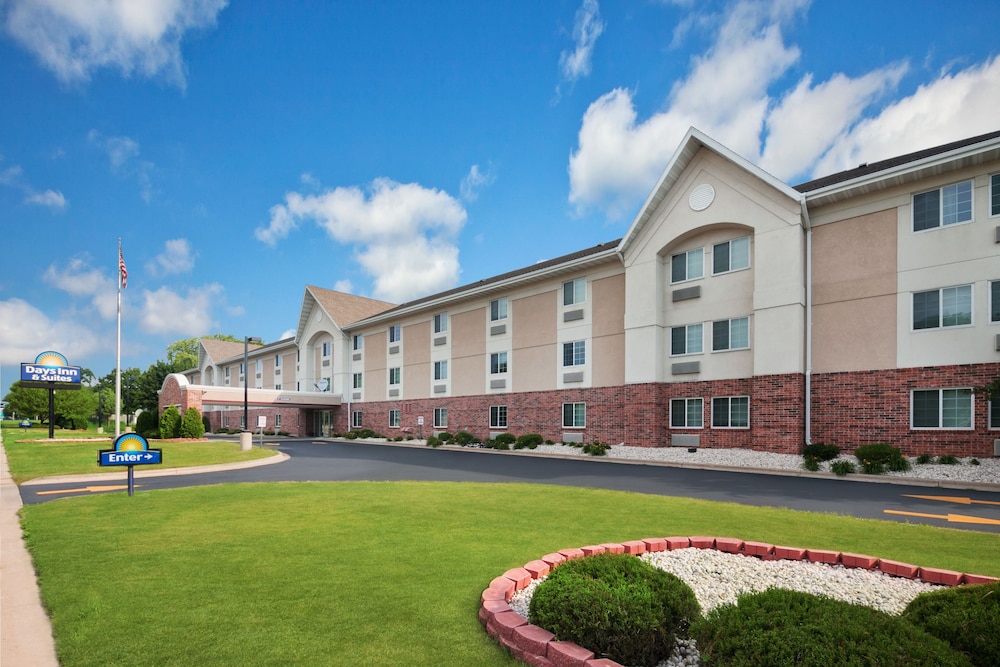 Book Days Inn And Suites Green Bay Wi In Hotels Days Inn And Suites Green Bay Wi