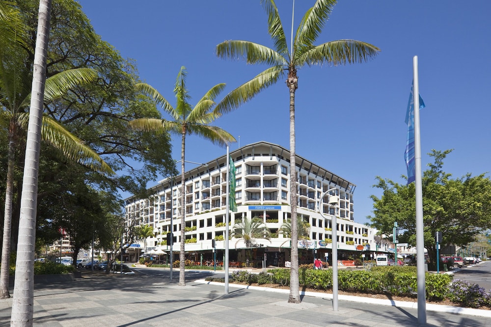 Mantra Esplanade Cairns Australia Hotel S Mantra Esplanade Cairns