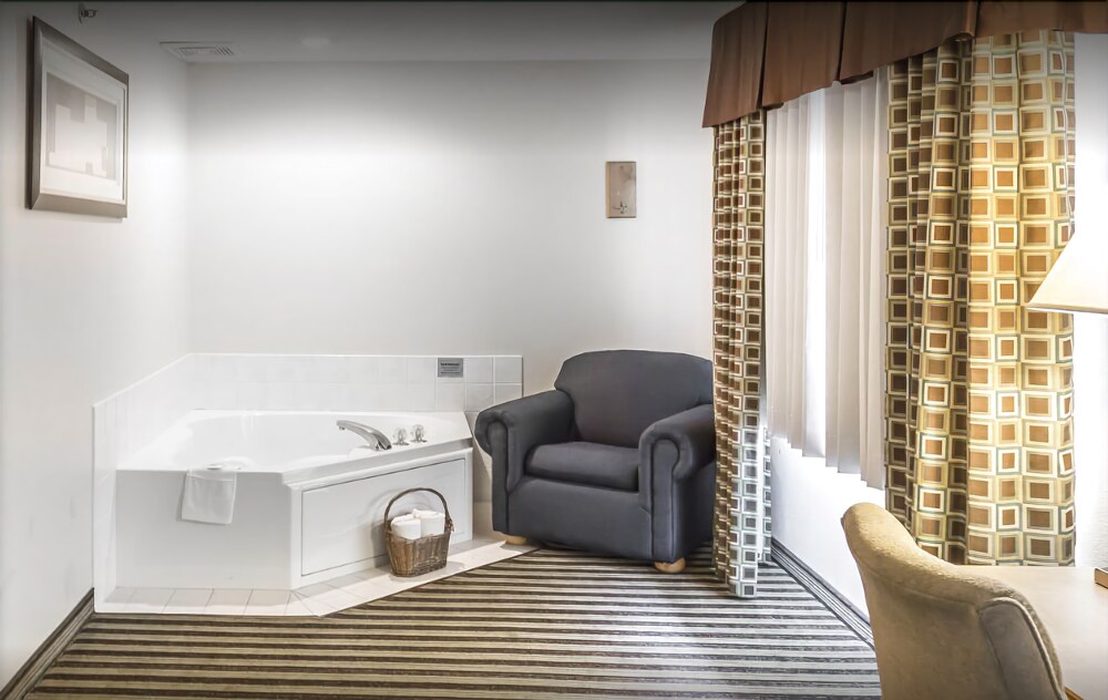 Book American Inn And Suites In Peosta Hotels